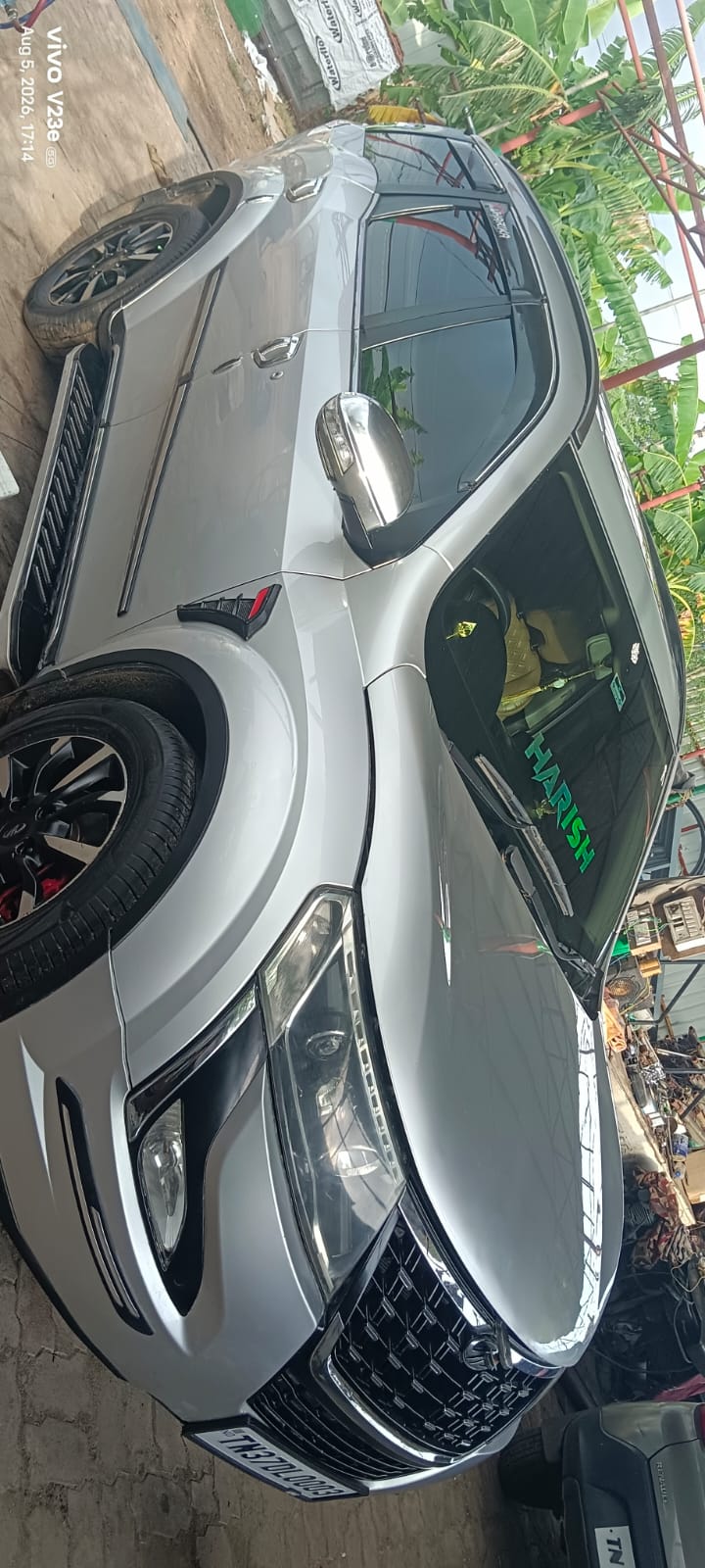 Mahindra XUV500 - Image 4